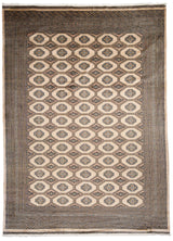Alfombra oriental tradicional con diseño geométrico en tonos beige y azul oscuro