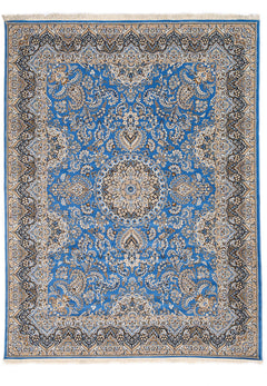Alfombra tradicional persa con base azul intenso y motivos florales en tonos beige y marrón, enmarcada por una guarda detallada.