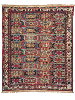 Vista completa de una alfombra oriental Kazak con múltiples medallones octogonales alineados en filas horizontales, en tonos rojos, azules, beige y verdes.