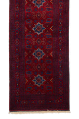 Detalle inferior de la alfombra Kazak con diseño central en forma de estrella y borde decorado con motivos tradicionales.