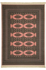 Vista superior completa de una alfombra clásica con fondo rosa y patrones geométricos tradicionales en tonos verdes, beige y negro.