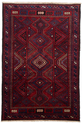 Alfombra oriental vista completa desde arriba con patrón geométrico en tonos rojo, azul y marfil.
