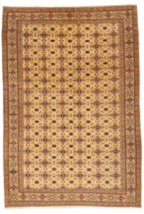Alfombra de diseño detallado con patrones geométricos en tonos beige y marrón, rodeada por un borde con motivos florales.