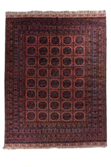 Alfombra oriental en tonos marrón y azul marino con diseño repetitivo de medallones octagonales tradicionales.