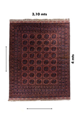 Alfombra oriental con medidas 3,10 x 4 metros y diseño clásico de medallones repetitivos.