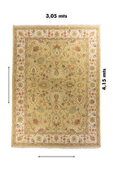 Alfombra clásica beige con diseño floral y medidas 3,05 x 4,15 metros.