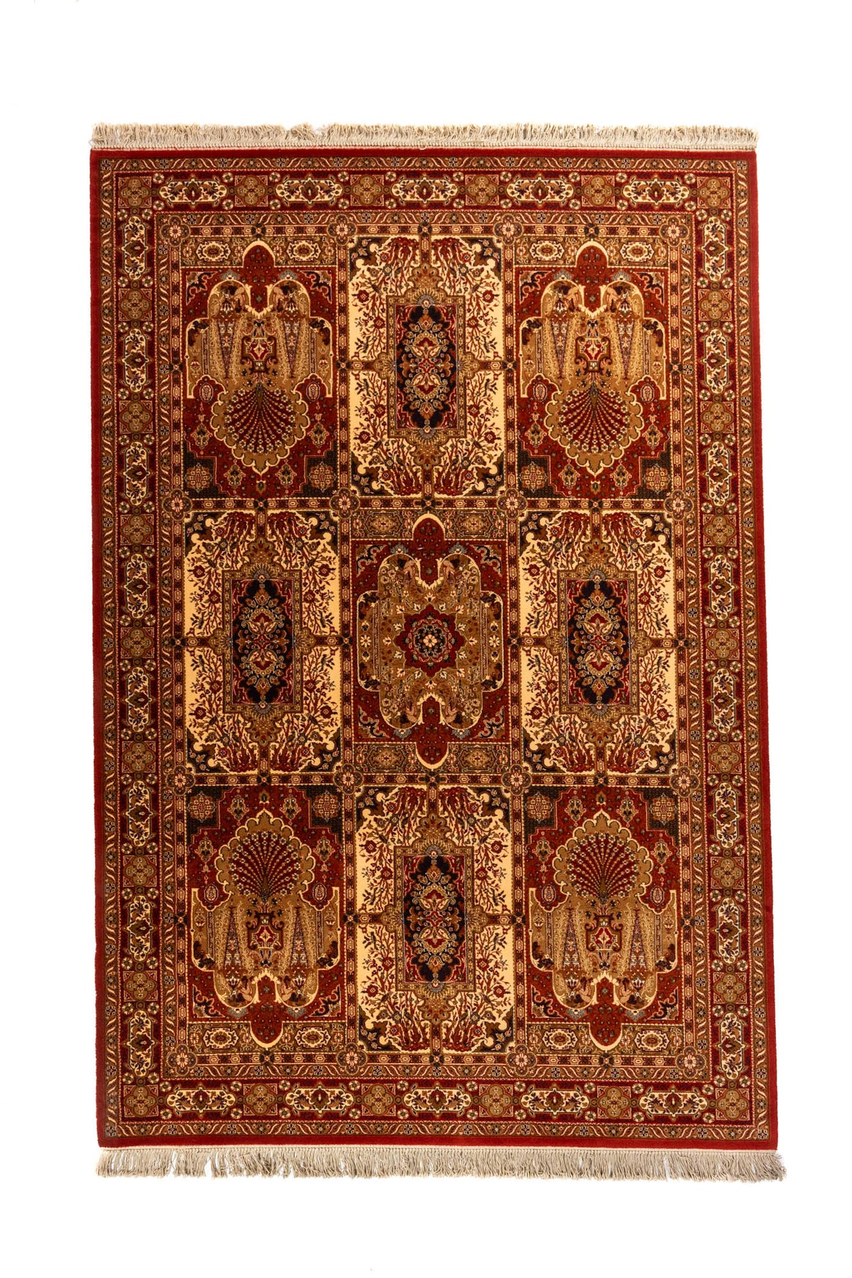 Alfombra clásica oriental en tonos rojo, beige y azul oscuro con diseño geométrico simétrico, paneles ornamentales y flecos en los extremos.