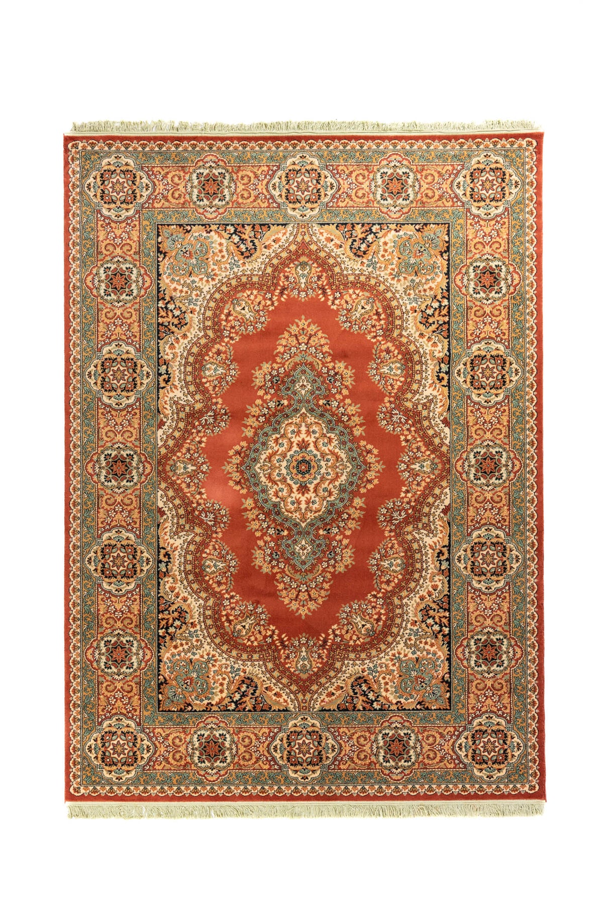 Alfombra clásica de estilo oriental en tonos rojo, beige, celeste suave y azul oscuro, con medallón central ornamental, bordes florales y flecos color blanco suave.
