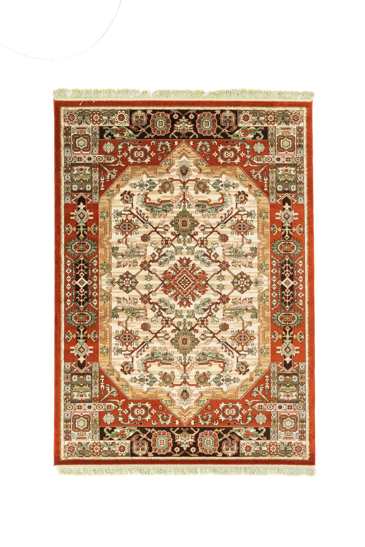 Alfombra oriental rectangular en tonos rojo y blanco suave con diseño geométrico central y bordes decorativos en verde, negro y beige
