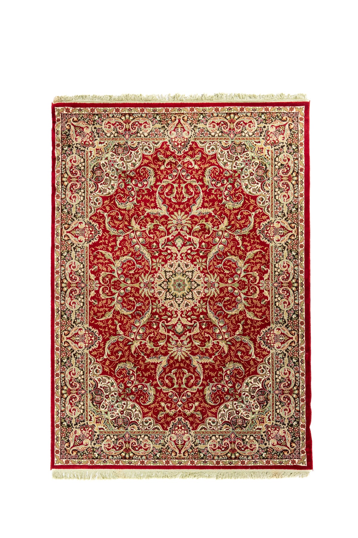 Alfombra clásica oriental de fondo rojo intenso con medallón central floral, guarda beige y detalles en negro, verde y blanco suave.