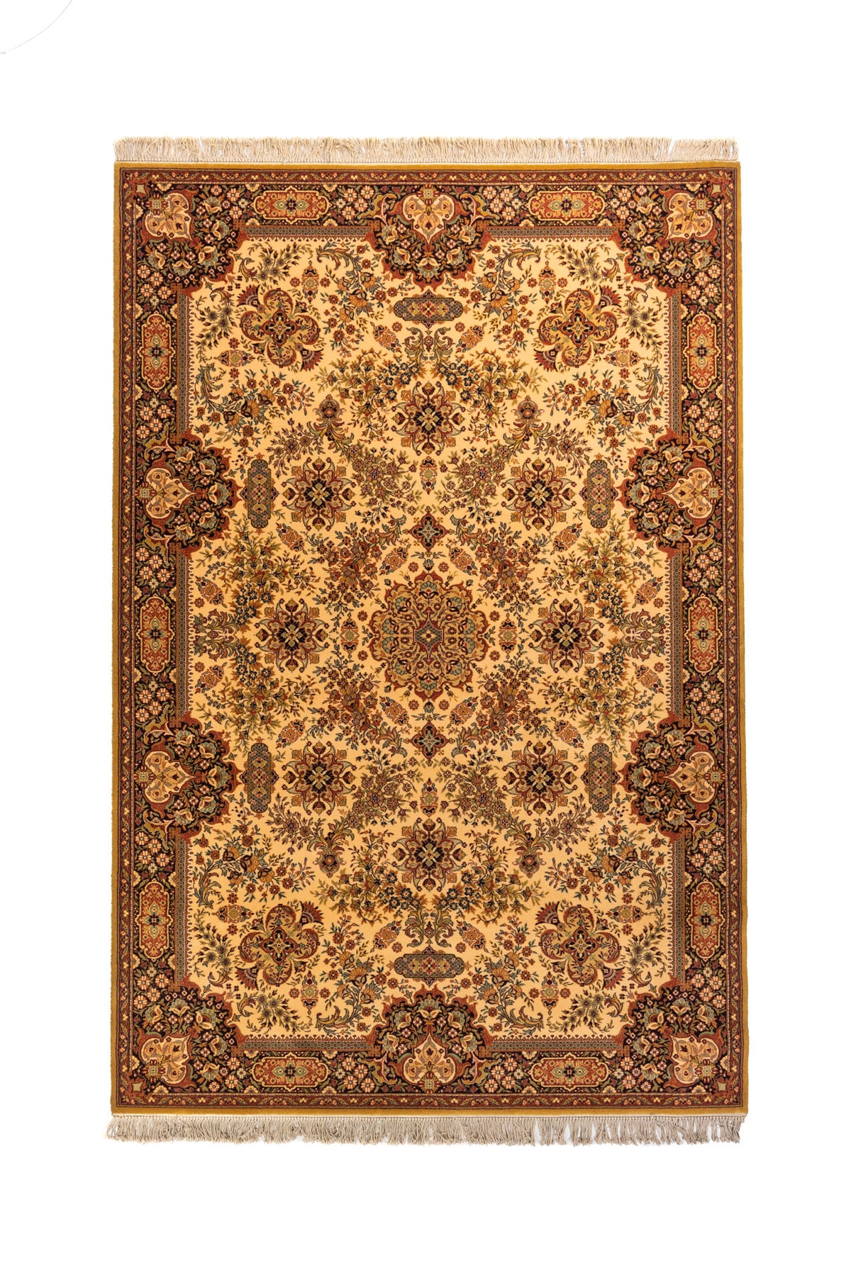 Alfombra clásica rectangular en tonos beige, rojo, marrón y negro, con diseño floral simétrico y guarda ornamental ancha.
