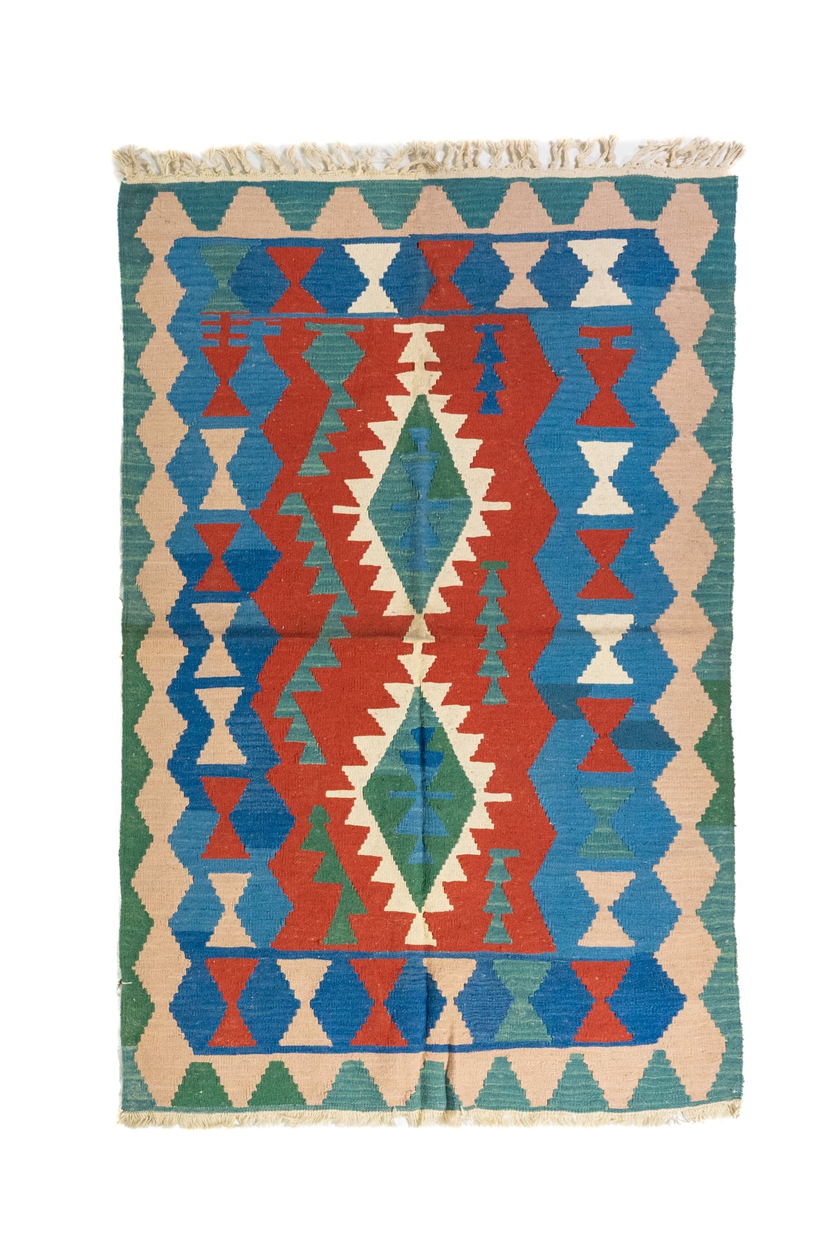 Alfombra estilo kilim con diseño geométrico en tonos rojo, azul, verde y beige.