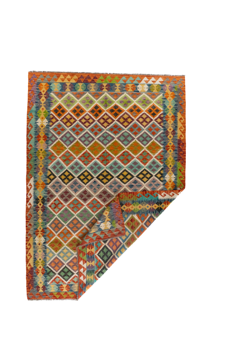 Alfombra Kilim multicolor con esquina doblada y patrón geométrico de rombos