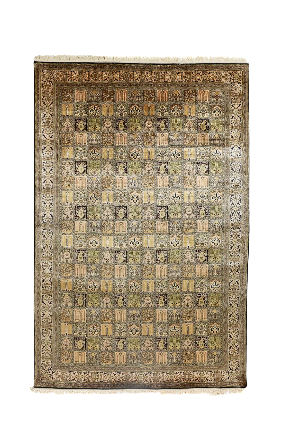 Alfombra Persa Bahtiar Seda rectangular beige y verde con diseño patchwork floral