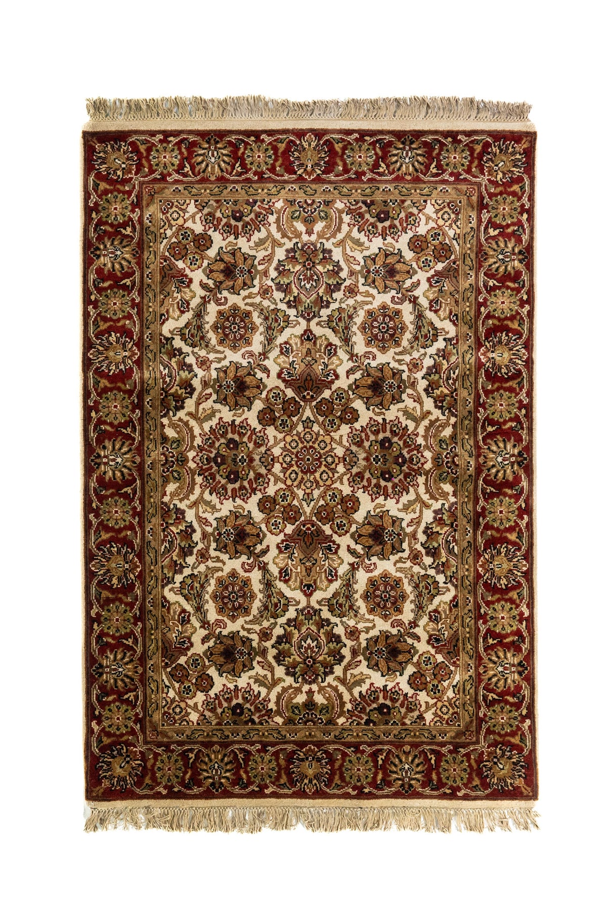 Alfombra clásica de diseño floral con fondo beige, detalles ornamentales en tonos rojo, marrón, verde oscuro y dorado, y guarda ancha en rojo intenso.