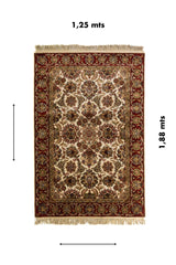 Alfombra clásica floral con medidas señaladas de 1.25 mts de ancho por 1.88 mts de largo.