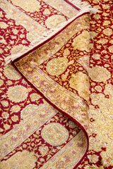 Detalle de textura, reverso y diseño floral de alfombra Persa Ispahan Seda