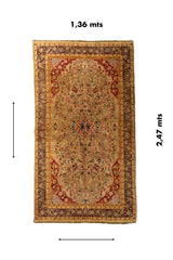 Alfombra rectangular de estilo persa con diseño floral y medida aproximada de 1.36 mts x 2.47 mts.