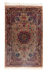 Alfombra persa Kirman Antik rectangular en tonos rojo y azul con diseño floral vintage
