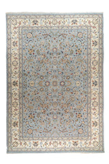 Alfombra Persa Nain rectangular celeste con guarda beige y diseño floral clásico