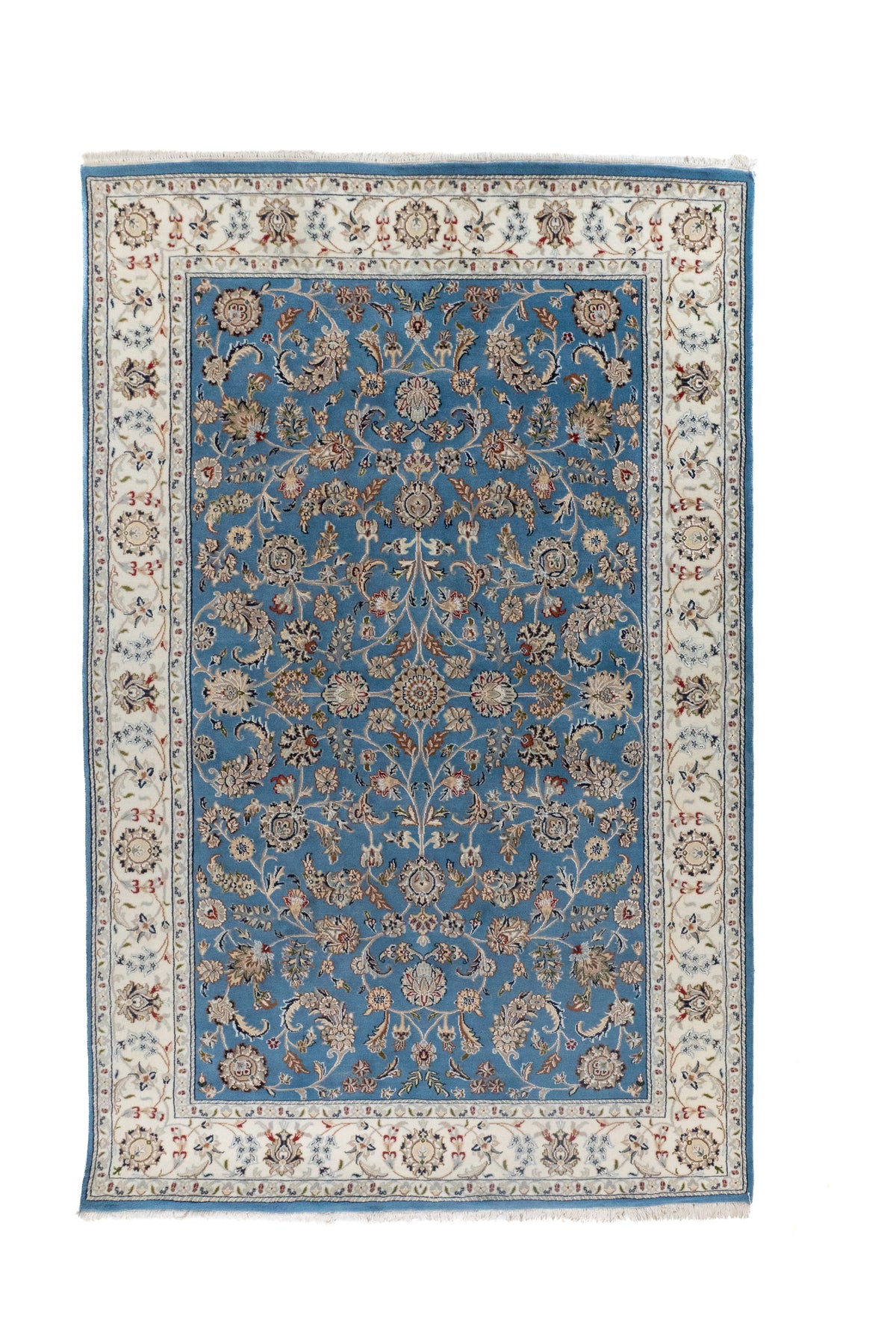 Alfombra Persa Nain en tonos celeste y guarda blanca con diseño floral tradicional