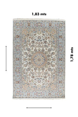Alfombra Persa Nain de 1.83 x 1.78 mts en tonos blanco, celeste y beige
