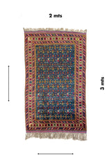 Alfombra oriental rectangular de 2 x 3 metros con fondo azul, diseño geométrico tradicional y referencia visual de medidas