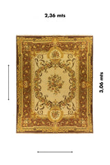 Alfombra decorativa de 2.36 x 3.06 metros en tonos beige, marrón y dorado con diseño floral simétrico y estilo clásico elegante