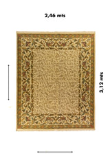 Alfombra clásica de 2.46 x 3.12 metros en tonos beige, verde y rojo con diseño floral simétrico y estilo elegante atemporal