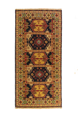 Alfombra tipo pasillo de estilo geométrico con fondo azul oscuro, detalles en rojo, beige y dorado, y guarda decorativa en todo el contorno.
