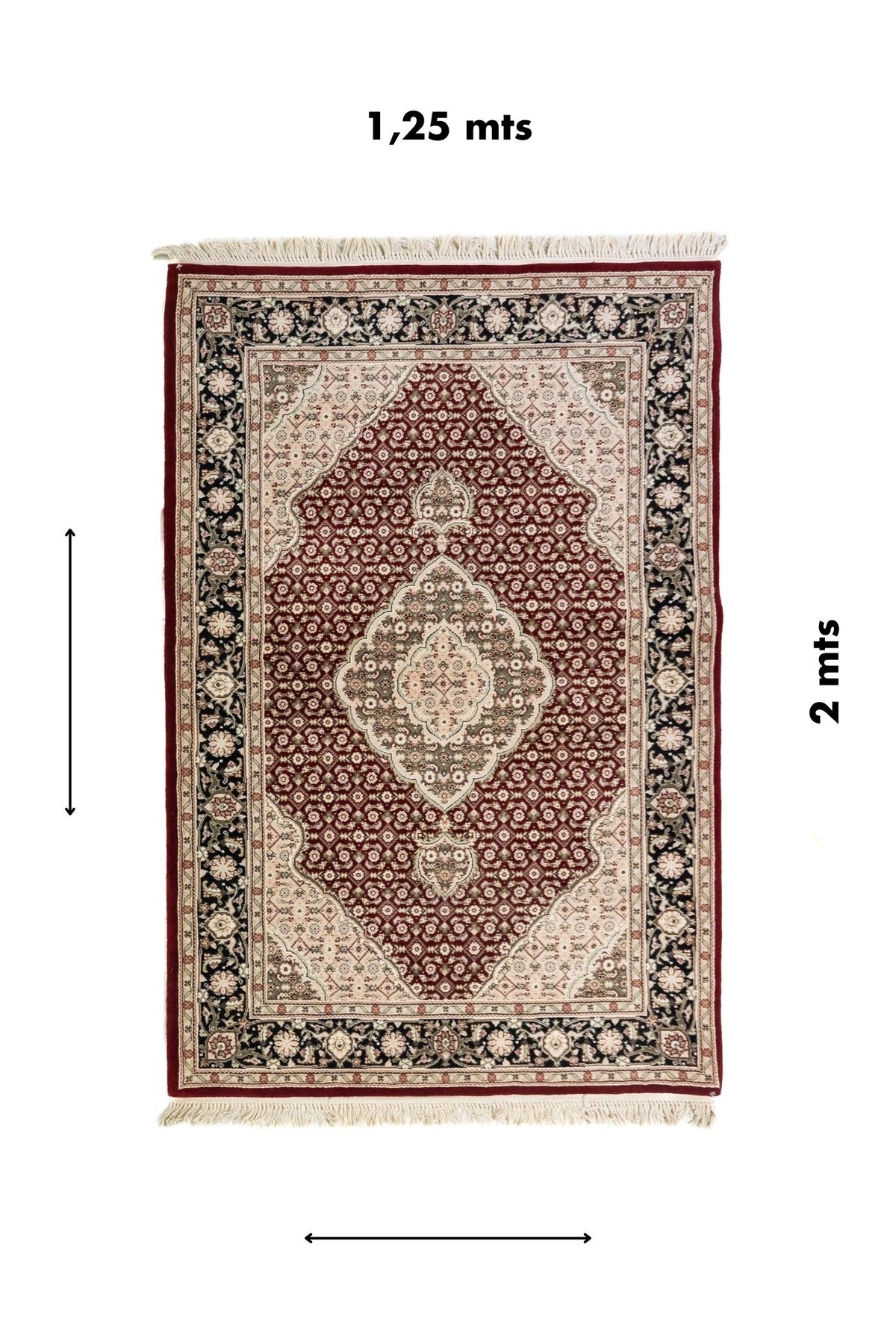 Alfombra clásica rectangular en tono rojo con medallón central y borde floral, presentada con medida aproximada de 1.25 x 2 mts.