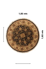 Alfombra redonda de 1,85 x 1,85 metros con fondo negro, flores ornamentales y borde circular decorativo.