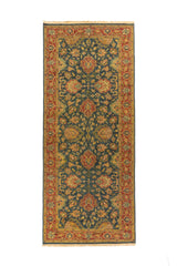 Alfombra pasillera clásica en tonos azul , rojo suave y dorado con diseño floral oriental y borde decorado