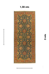 Alfombra pasillera clásica de 1.28 x 3 metros con fondo azul, flores estilizadas y borde rojo decorativo