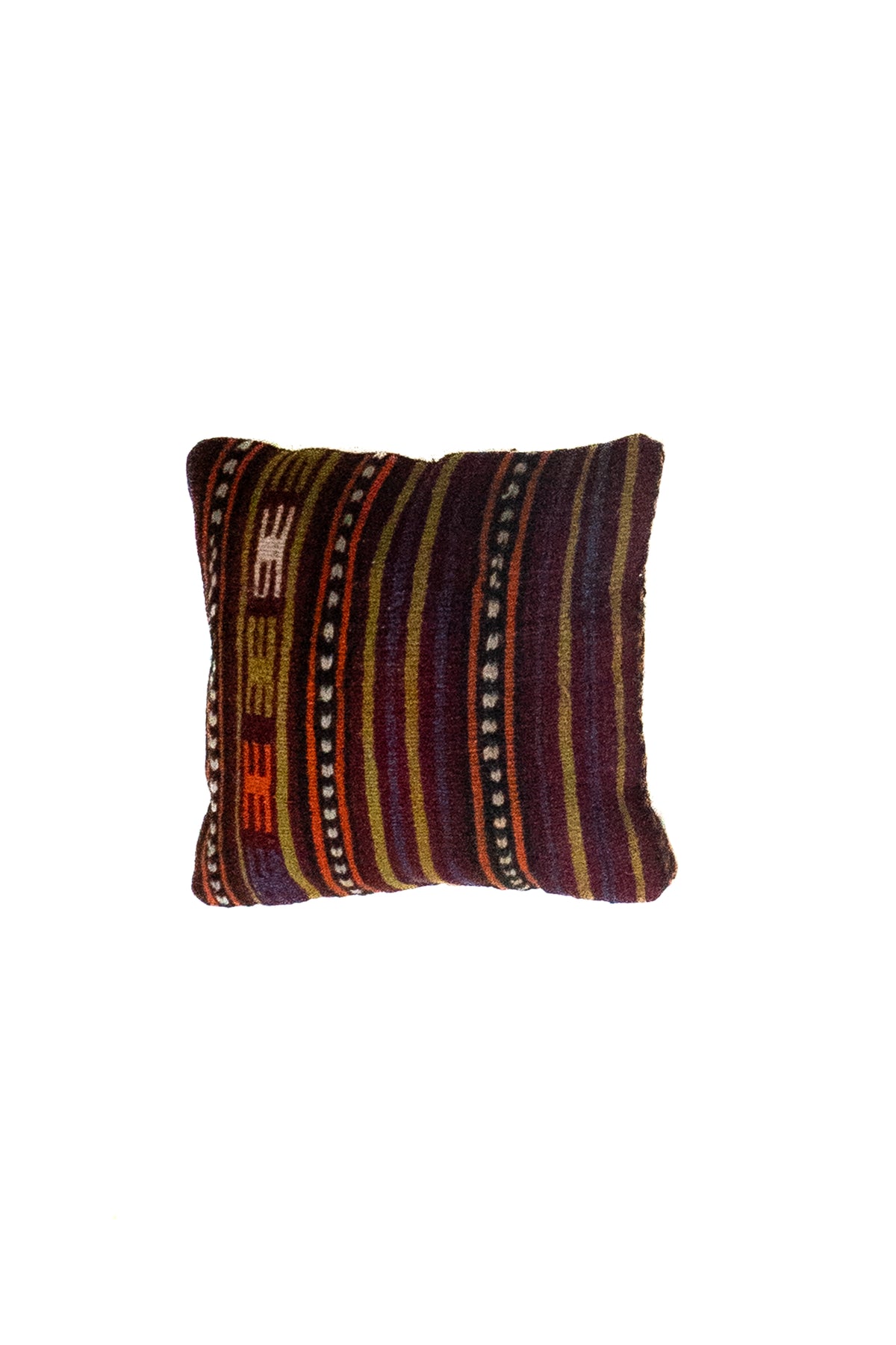 Almohadón persa kilim bordo con diseño de rayas y detalles geométricos