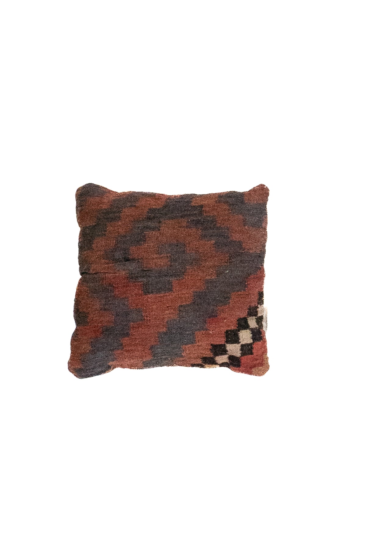 Almohadón persa kilim con diseño geométrico en tonos marrón y rojo