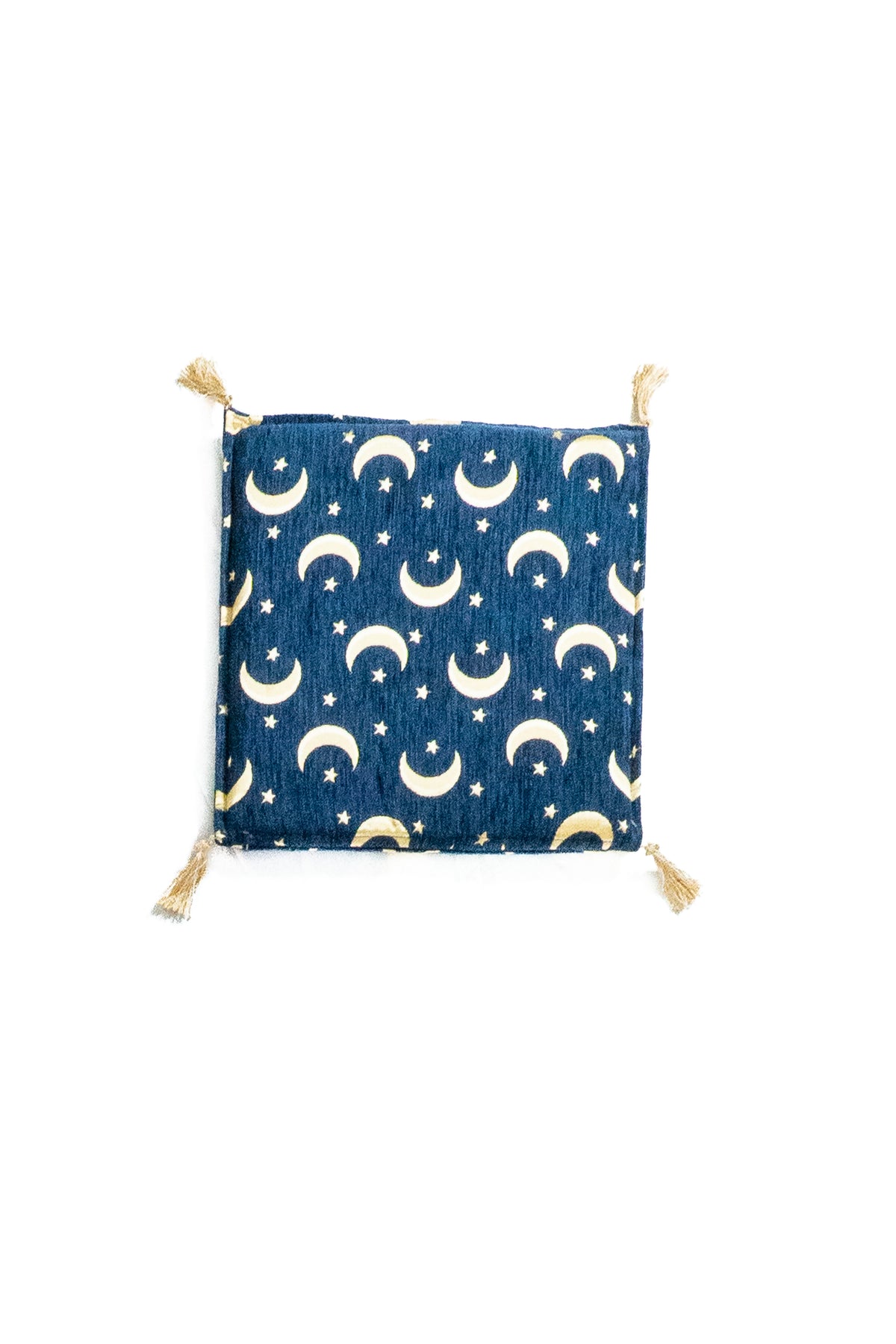 Almohadón cuadrado azul oscuro con diseño de lunas, estrellas y borlas dorada