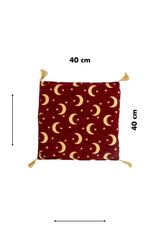 Almohadón rojo de 40 x 40 cm con diseño de lunas, estrellas y borlas decorativas