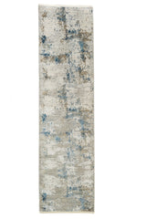 Vista completa de alfombra contemporánea en tonos gris claro, azul y beige con diseño abstracto y forma alargada