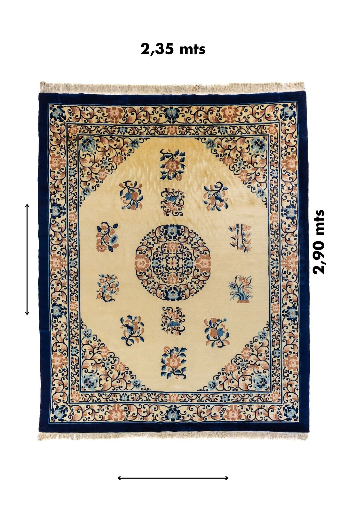 Imagen de referencia con medidas de la alfombra: 2,35 mts de ancho por 2,90 mts de largo.
