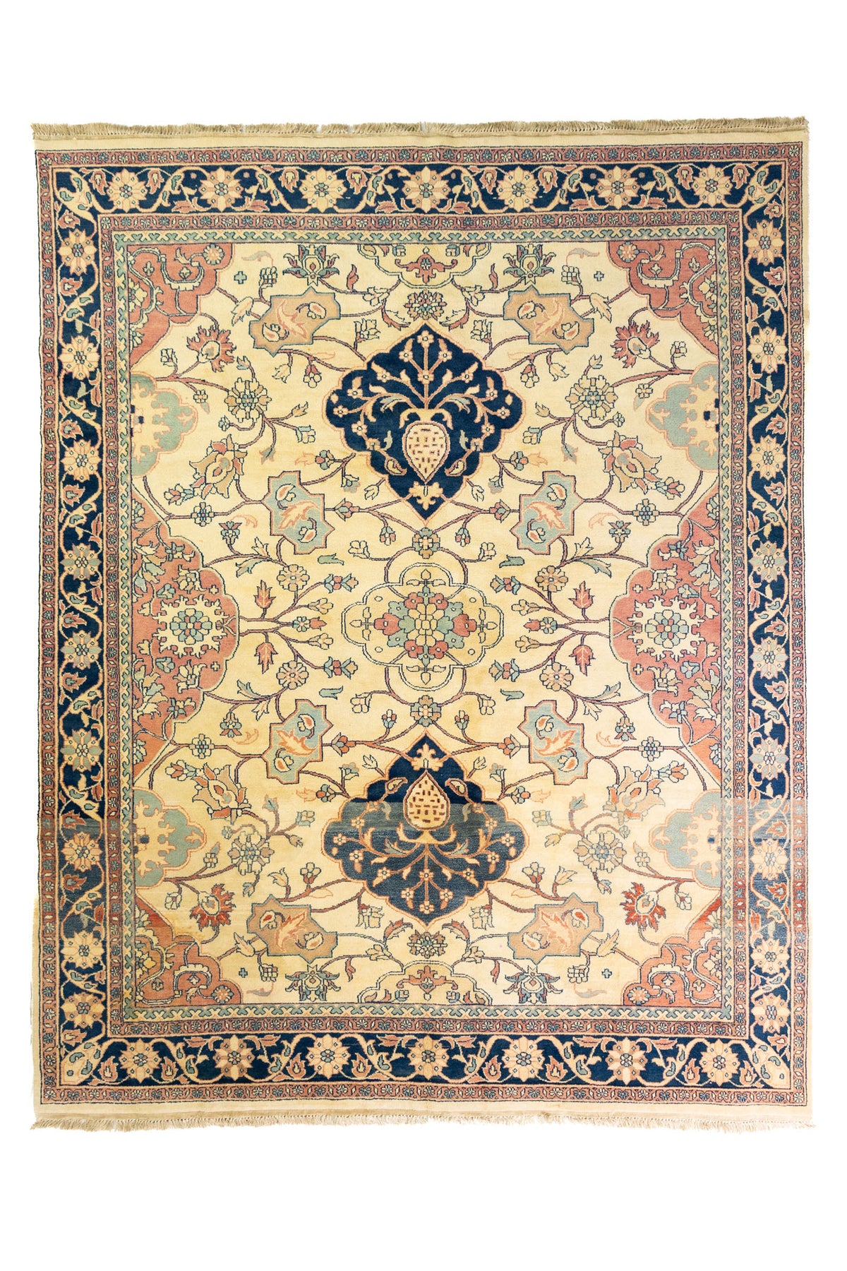 Alfombra Persa Keshan beige y azul de 3.00 x 2.50 mts, vista completa vertical con composición floral; se observan motivos florales, arabescos y medallones de contraste