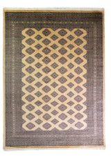 Alfombra Persa Bukara Yamouth marrón y beige de 2.25 x 3.25 mts, vista completa vertical con retícula geométrica clara; se observan retícula geométrica clara sobre campo oscuro