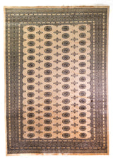 Alfombra Persa Bukara Yamouth beige de 2.19 x 3.00 mts, vista completa vertical con medallones ovalados; se observan medallones ovalados repetidos dentro de una composición ordenada