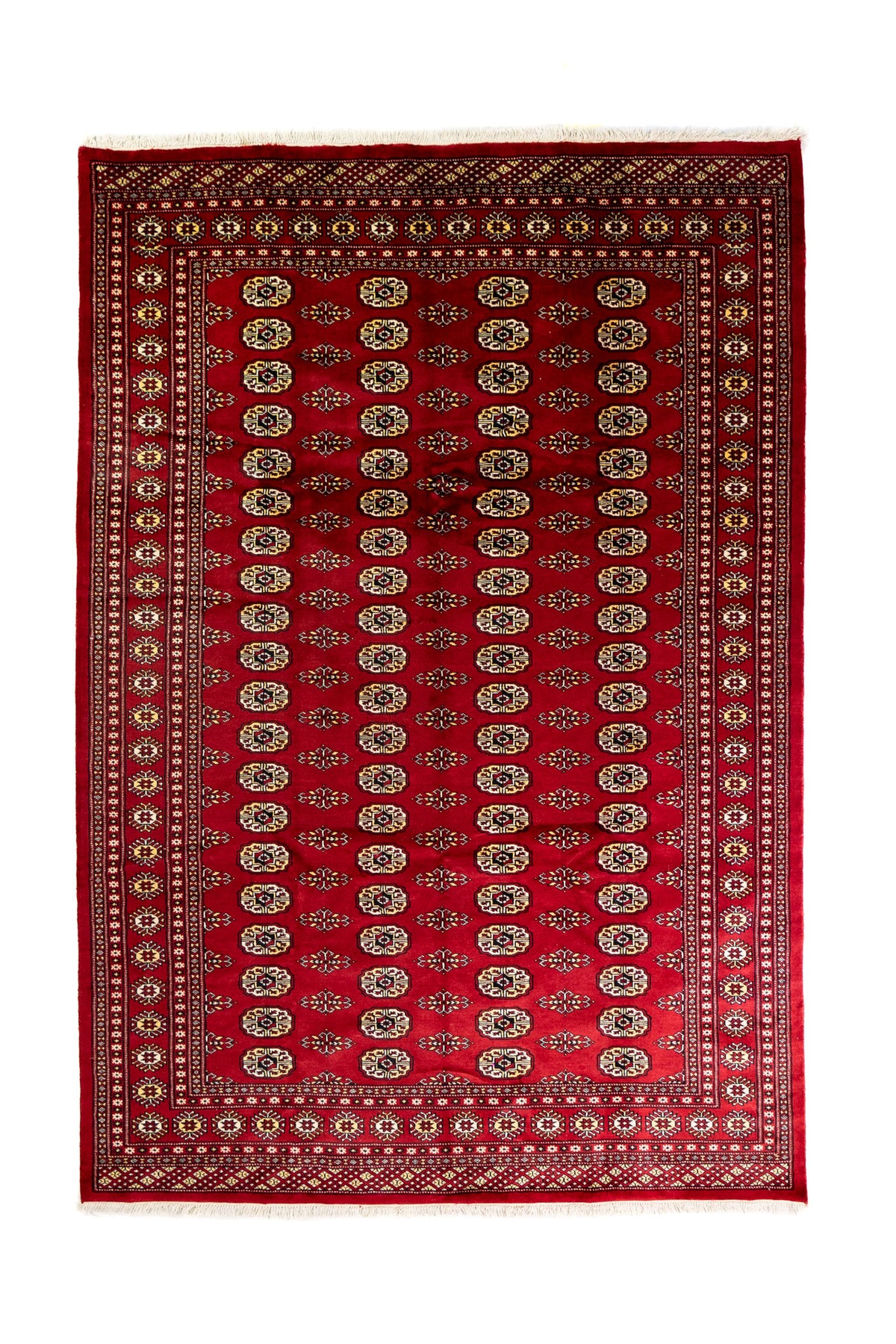 Alfombra Persa Bukara rojo de 1.85 x 2.75 mts, vista completa vertical con columnas de medallones; se observan columnas de medallones ovalados y guardas geométricas