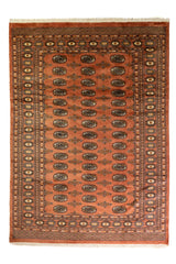 Alfombra Persa Yamouth marrón y naranja de 1.55 x 2.31 mts, vista completa vertical con medallones sobre fondo terracota; se observan medallones ovalados oscuros y guardas marrones