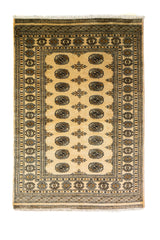 Alfombra Persa Bukara Yamouth beige de 1.24 x 1.93 mts, vista completa vertical; el diseño muestra medallones ovalados oscuros sobre un campo beige y un marco de guardas geométricas