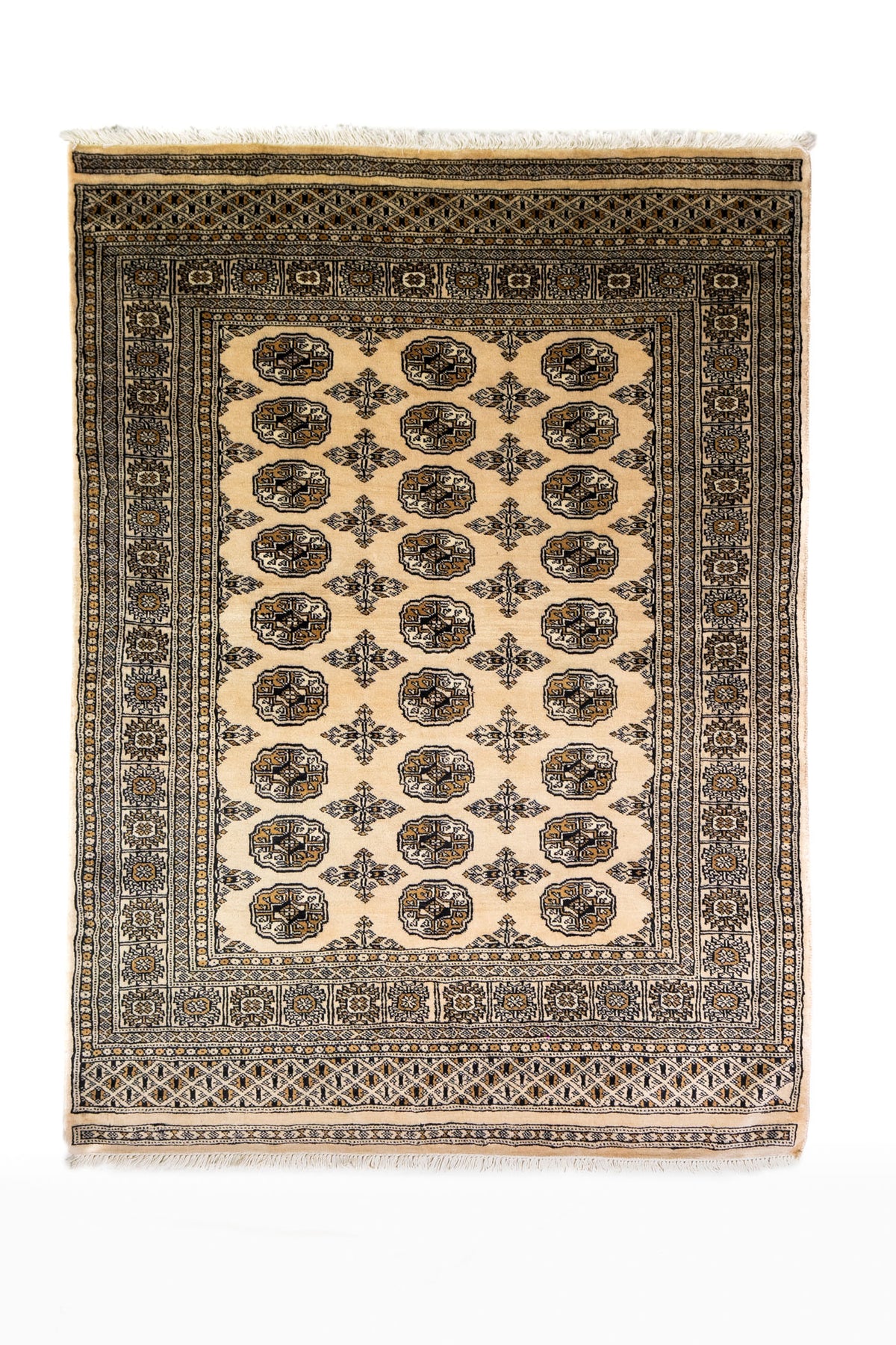 Alfombra Persa Bukara Yamouth beige de 1.27 x 1.80 mts, vista completa vertical; el diseño muestra una secuencia ordenada de medallones oscuros sobre fondo beige con borde profundo