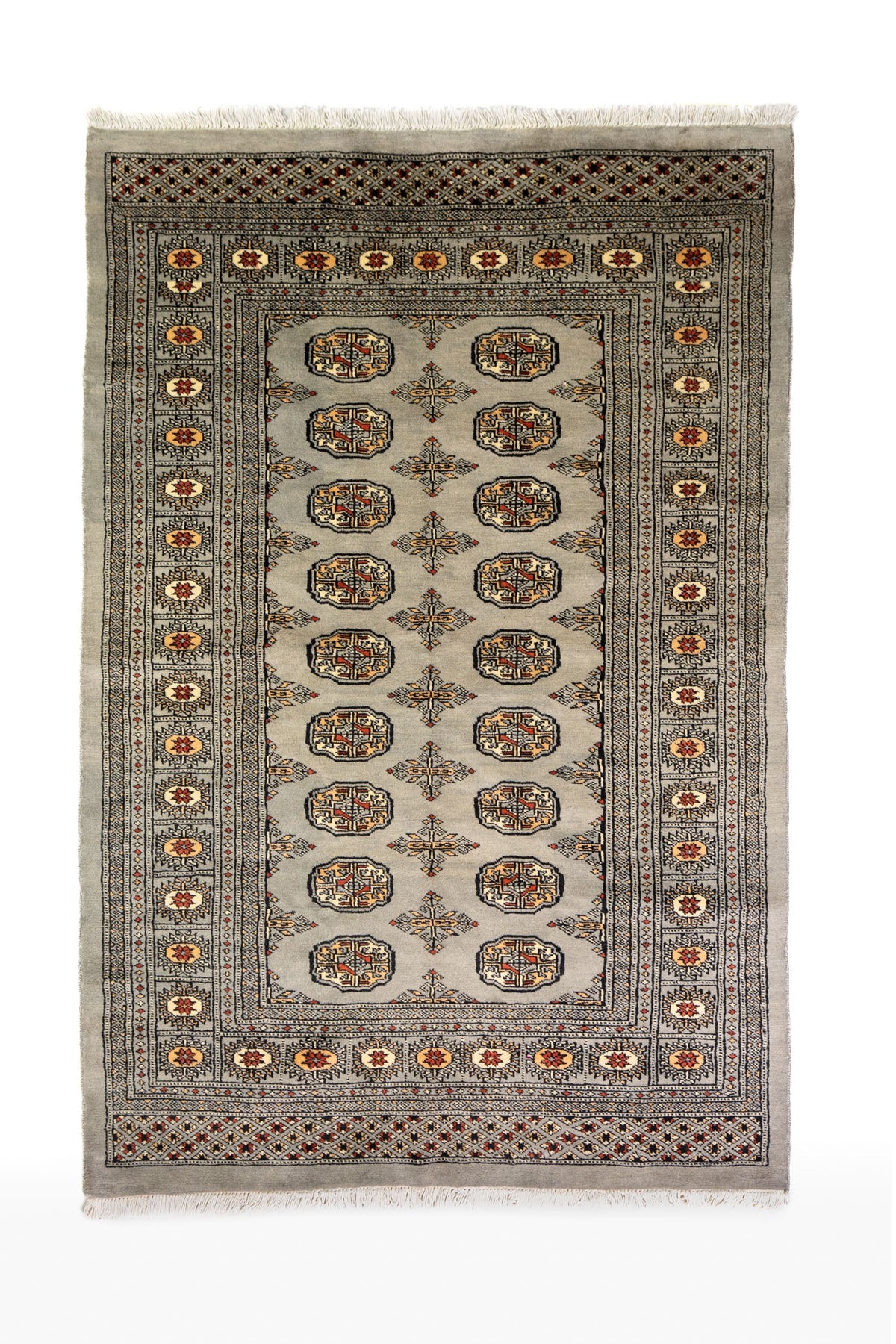 Alfombra Persa Bukara Yamouth celeste de 1.25 x 1.90 mts, vista completa vertical; el diseño muestra medallones ovalados y pequeños acentos geométricos sobre un campo celeste grisáceo