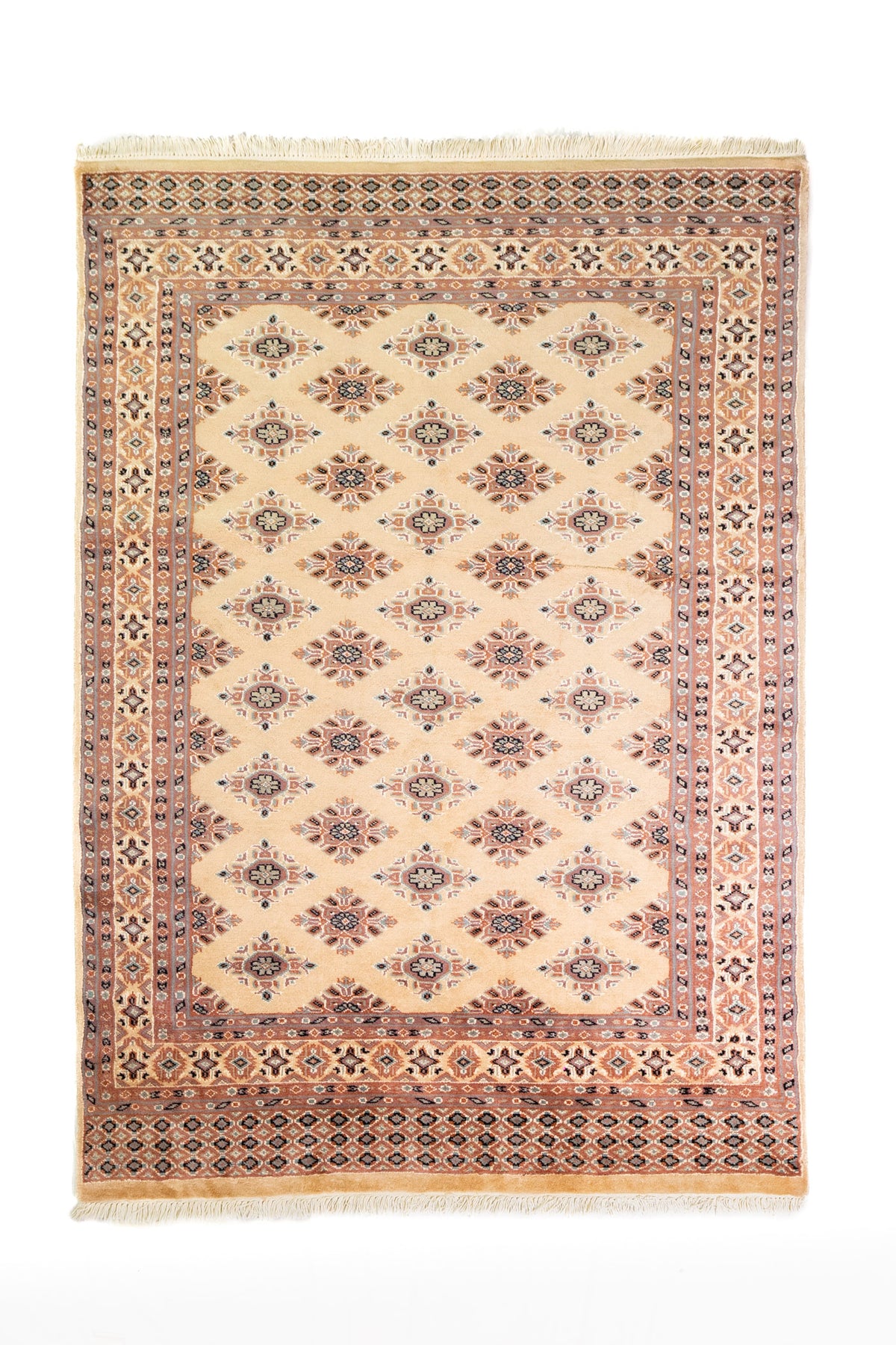 Alfombra Persa Yamouth beige de 1.27 x 1.78 mts, vista completa vertical; el diseño muestra pequeños motivos romboidales repetidos sobre un campo beige y guardas cálidas
