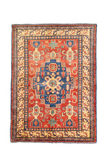 Alfombra Caucasica Kazak ladrillo y beige de 1.07 x 1.45 mts, vista completa vertical; el diseño muestra un medallón central azul rodeado por motivos geométricos sobre un campo ladrillo
